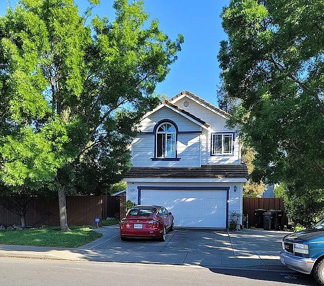 1033 Bellflower St photo 1