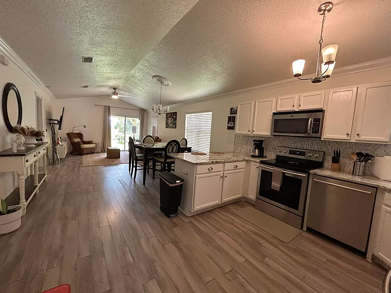 228 Nesmith Ave — Photo 4