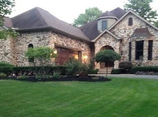 7410 Oakwood Dr, Brookfield, OH