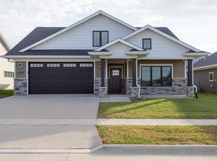 4459 Ewing Dr, Dubuque, IA 52002