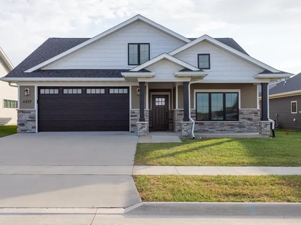 4459 Ewing Dr, Dubuque, IA 52002