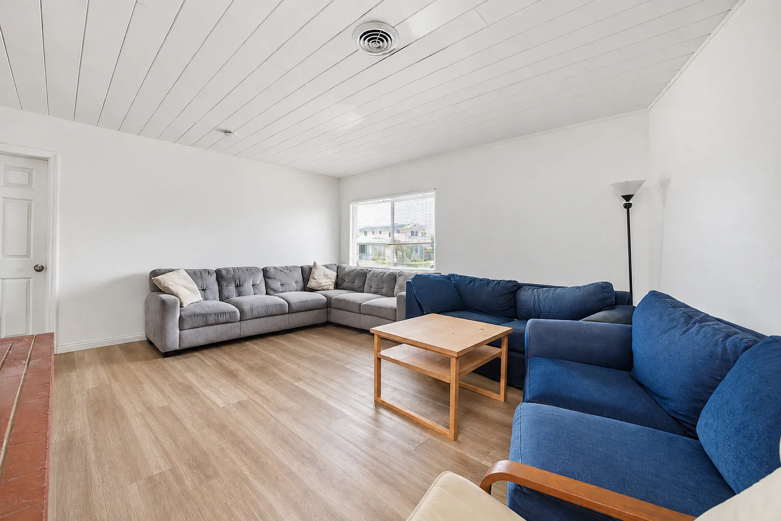 8 bed, 2300 sqft, $12,600 — Photo 3