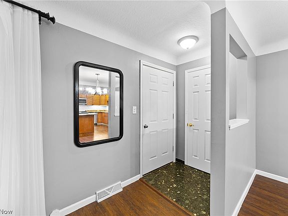 2nd image of 1314 Jackie Ln