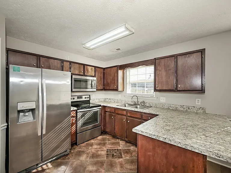 2625 Weatherford St — Photo 8