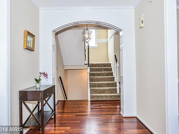 4th image of 9813 Oak Valley Ct