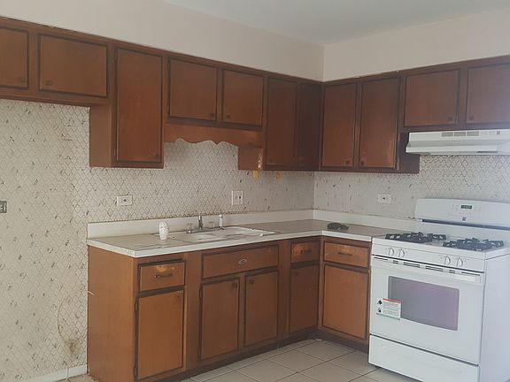 5th image of 1330 Prince Dr