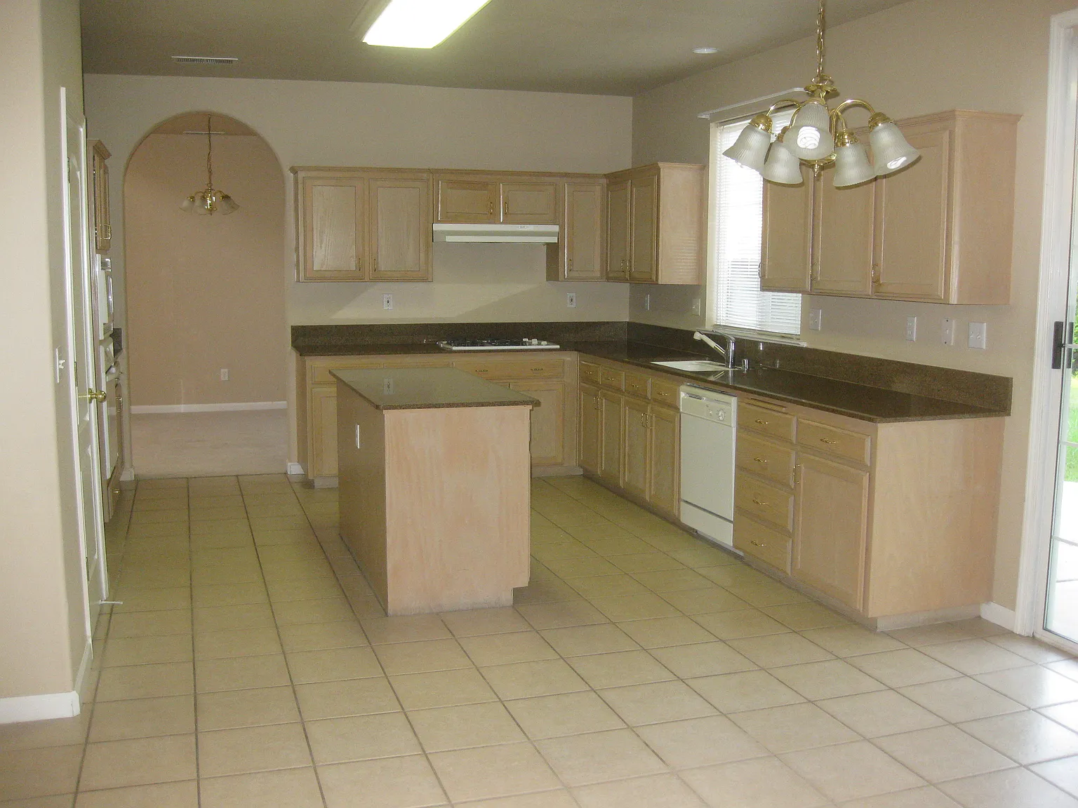 5 bed, 2877 sqft, $3,195 — Photo 3