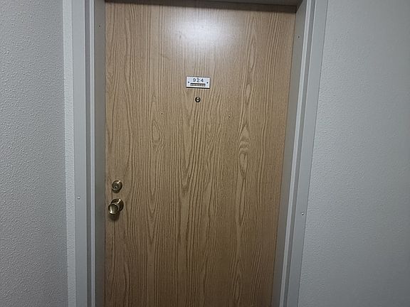 4th image of 310 Stillwater Dr #914