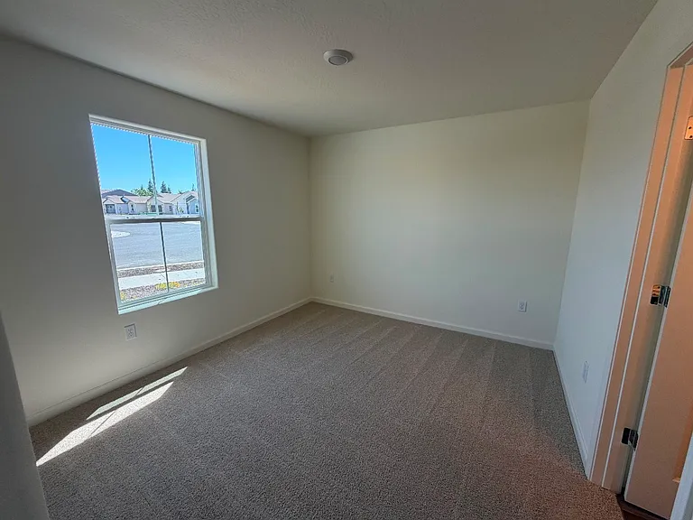 2437 W Newton Ave — Photo 13