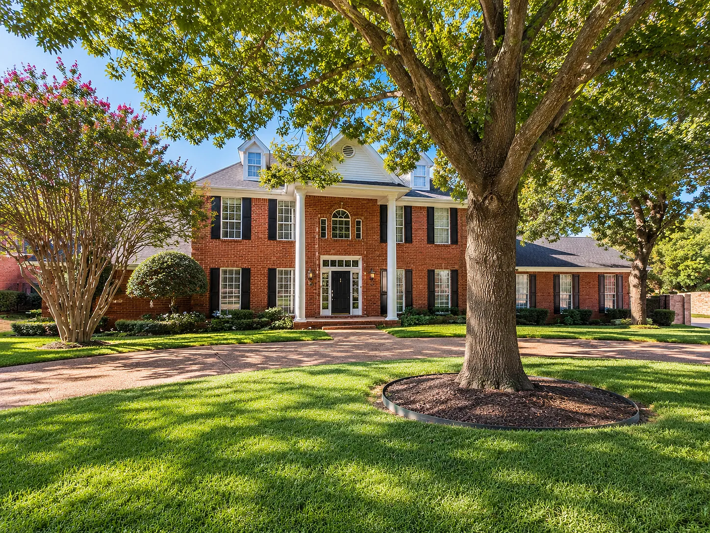 5 bed, 5.5 bath, 4160 sqft, $8,000 — Photo 1
