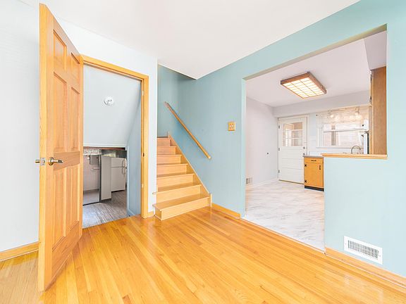 3rd image of 7945 McVicker Ave