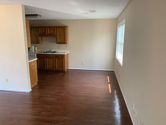 3rd image of 305 19th St E