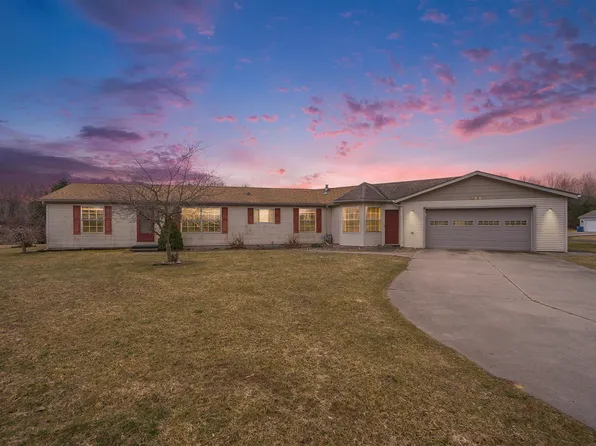 33171 Pinedale Ln, Gobles, MI 49055