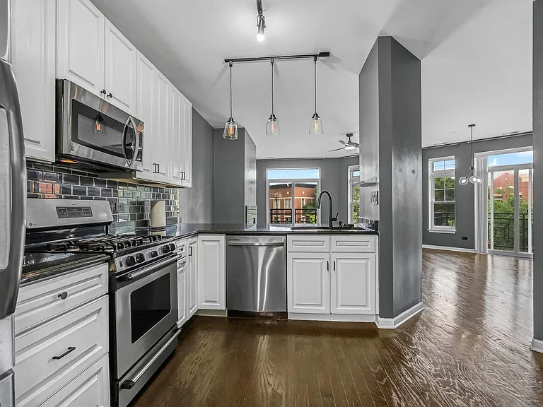 1406 S Halsted St #3B — Photo 8