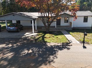 136 Moore St, Wellford, SC 29385