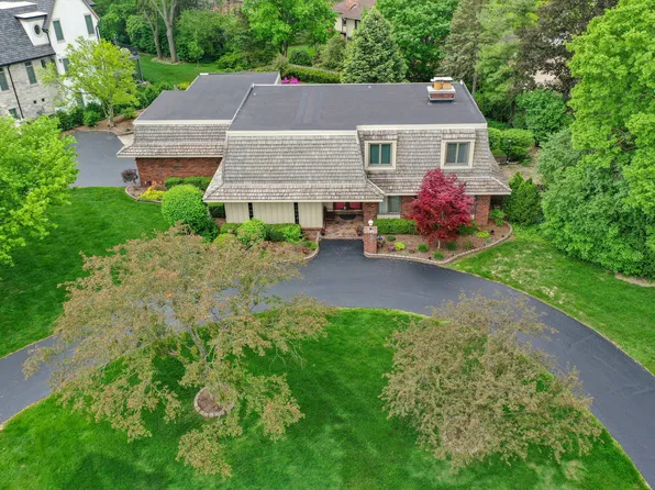 9 Hampton Dr, Oak Brook, IL 60523