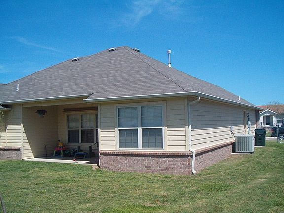 3rd image of 2951 Lariat Ln