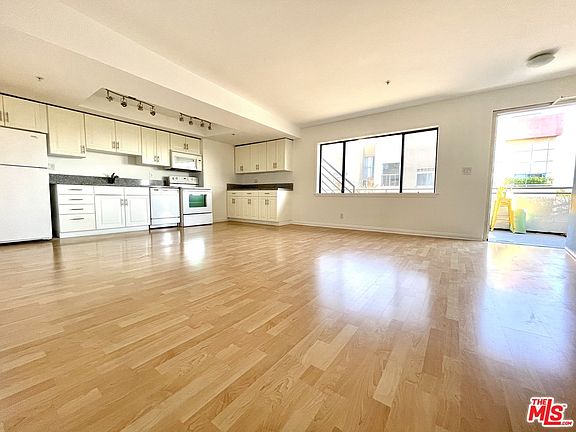 2nd image of 1610 Broadway #302