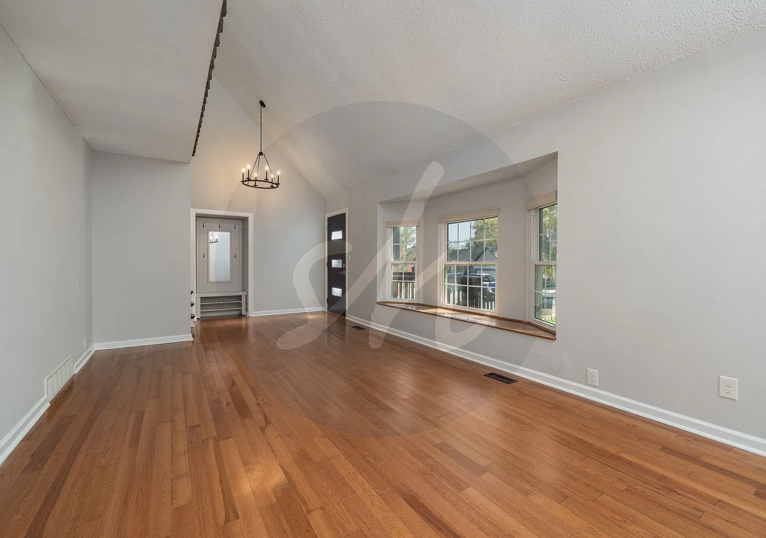 Westside home in Comstock Village — Photo 2
