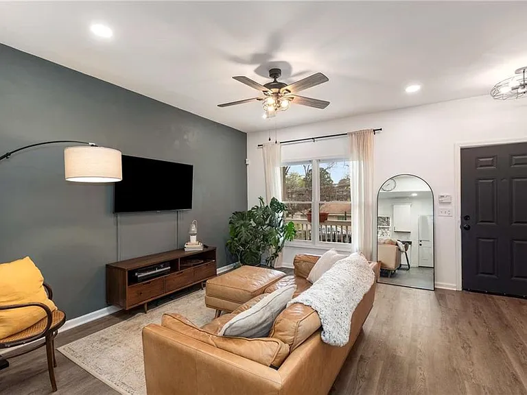 1014 Fern Ave SE — Photo 4