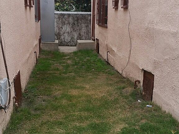 5th image of 949 W 62nd Pl