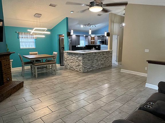3rd image of 9936 SOMERSET GROVE Lane