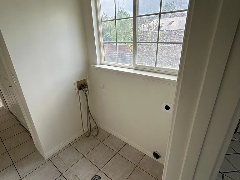 355 N 1200 E — Photo 22