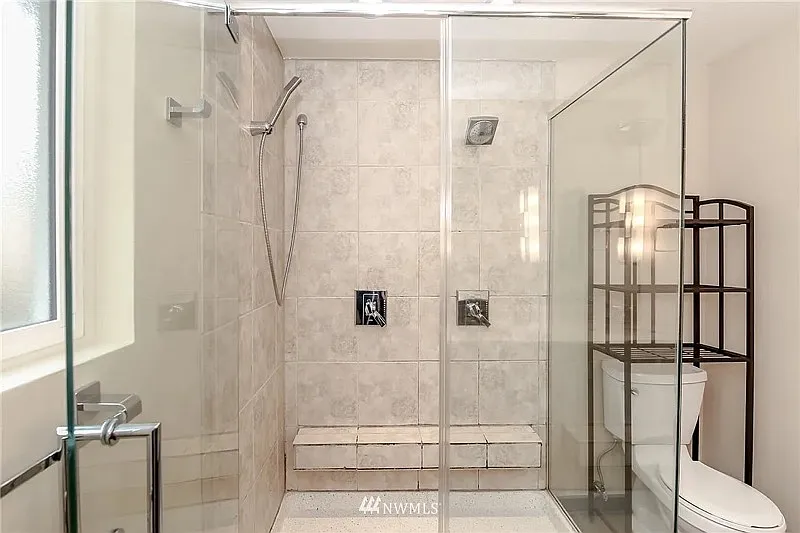 3 bed, 1350 sqft, $2,989 — Photo 3