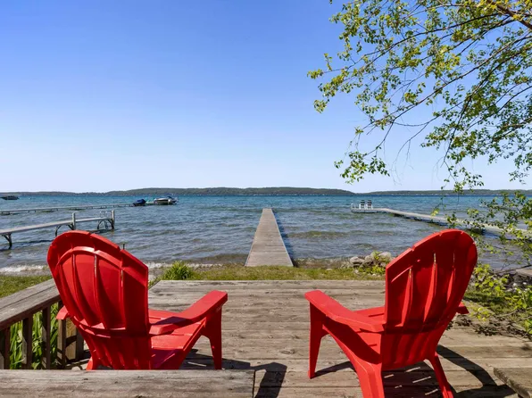 1313 E South Shore Dr, Frankfort, MI 49635