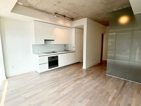 629 King St W, Toronto, ON