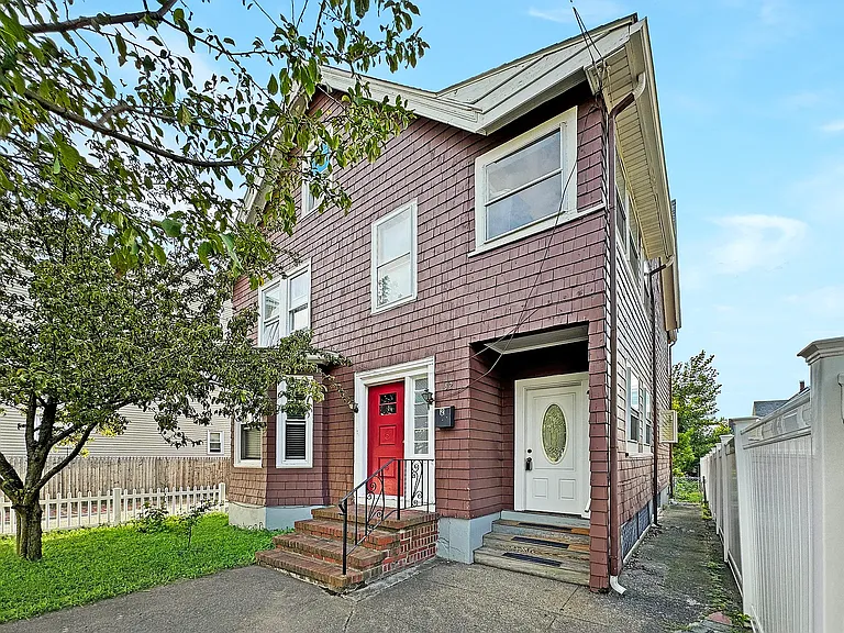 82 Florence St #2 — Photo 15