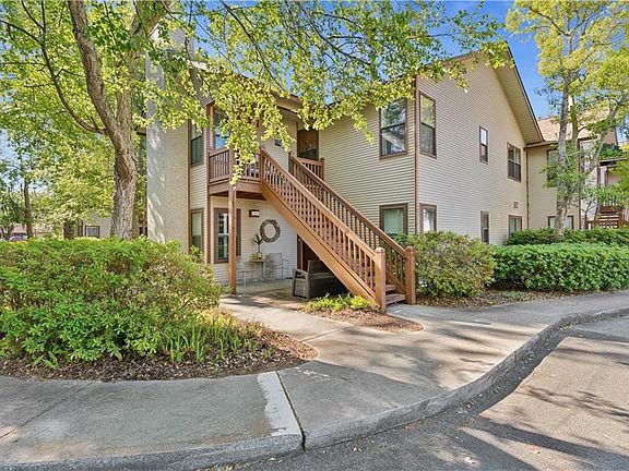2nd image of 402 Harbour Oaks Dr