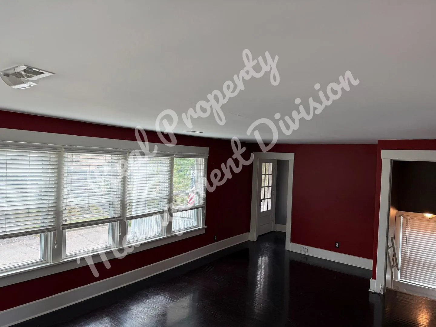 Light-Filled Upstairs 2-Bedroom with Large Living and Dining Rooms — Photo 3