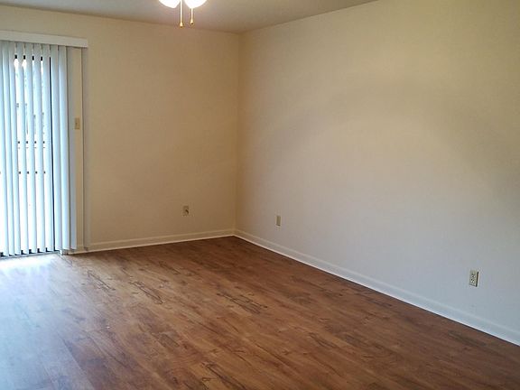 3rd image of 2250 Northeastern Ave #7