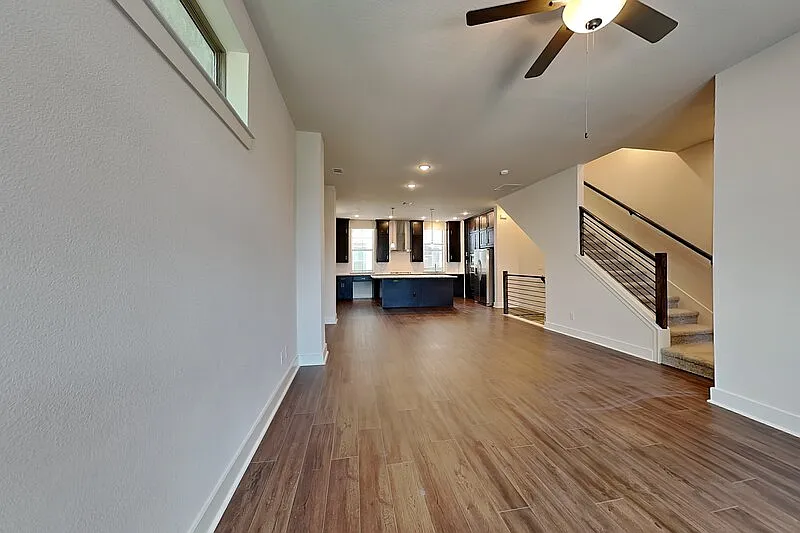 3 bed, 3.5 bath, 1920 sqft, $3,200 — Photo 2