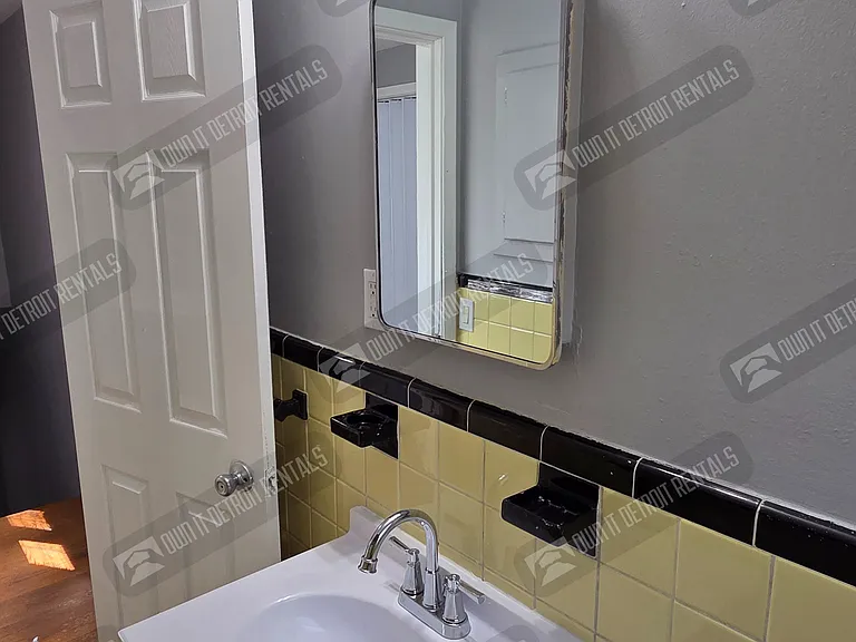 2944 Ewald Cir — Photo 20