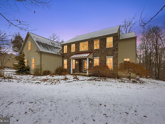 2nd image of 185 Clover Ln