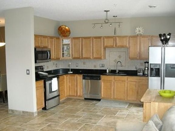 Kitchen (main level)