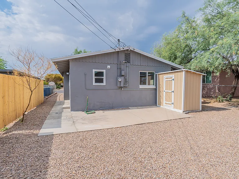 1231 E Lee St — Photo 8