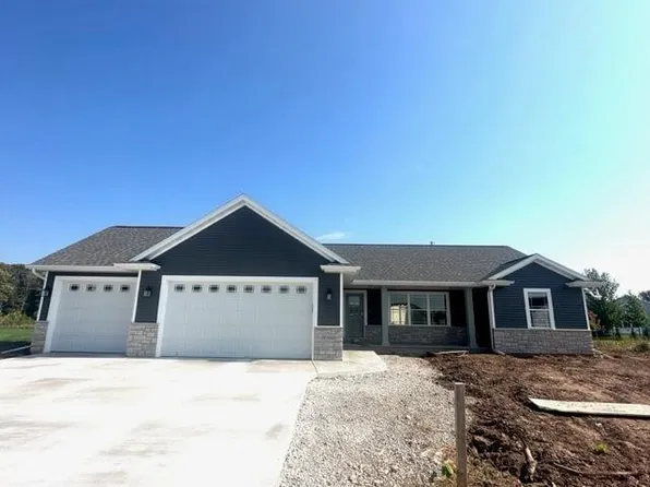 N7999 Old Pond Ct, Sherwood, WI 54169