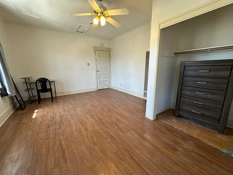1130 S Hoover St #A — Photo 2