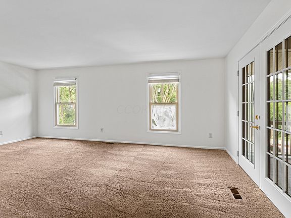 5th image of 895 Manor Ln APT D