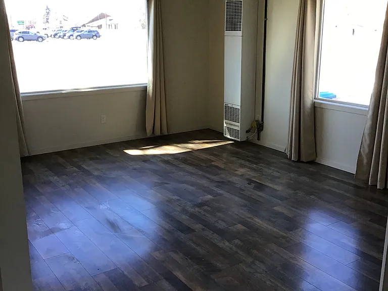 268 NE Holly St — Photo 2