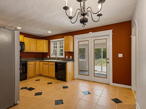 5th image of 24133 Lanier St