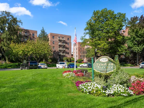 2337 Hudson Terrace image 3 of 23