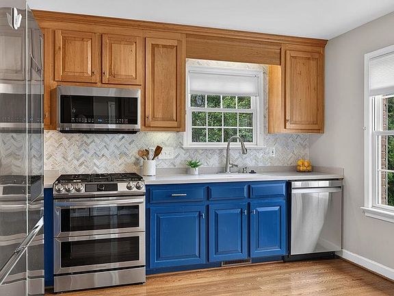 5th image of 21 Hickory Nut Ln