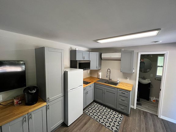 2nd image of 7920 Holiday Dr S #B
