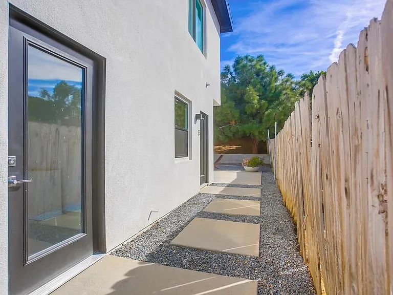 2552 Gregory Dr #B — Photo 13