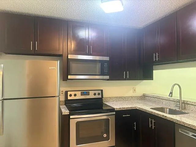 11524 NW 45th St — Photo 12