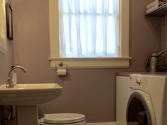 Half bath/Laundry room